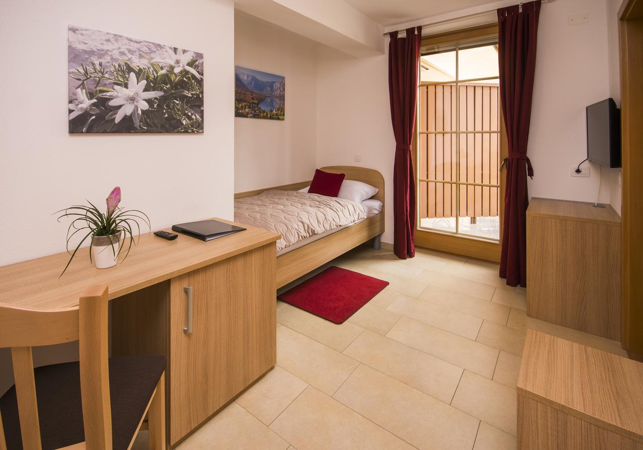 Bed & Breakfast Karun Cerklje na Gorenjskem Eksteriør bilde