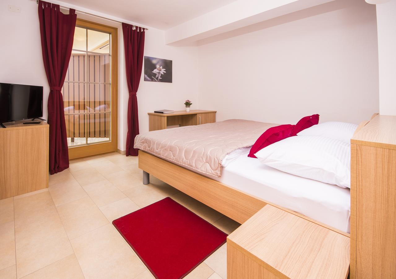 Bed & Breakfast Karun Cerklje na Gorenjskem Eksteriør bilde