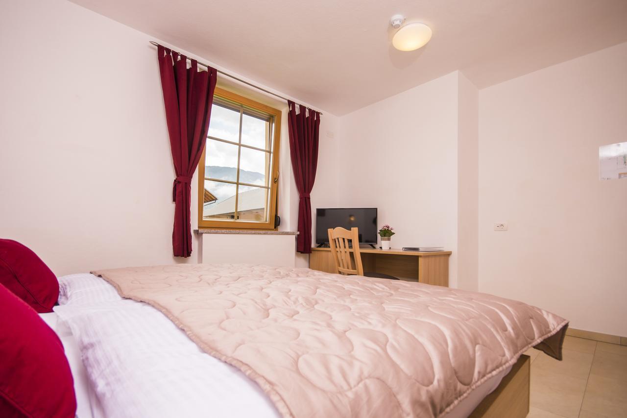 Bed & Breakfast Karun Cerklje na Gorenjskem Eksteriør bilde