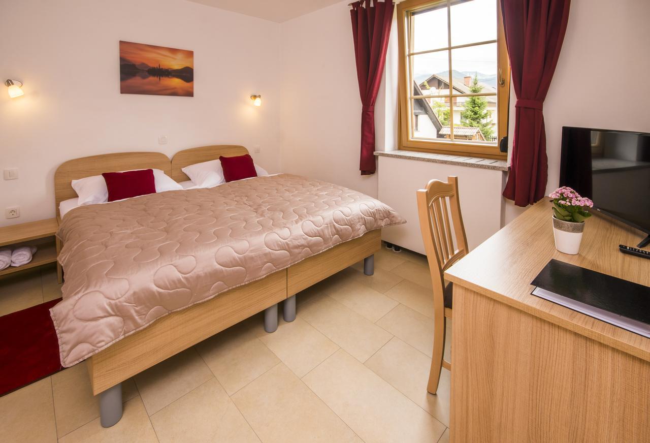 Bed & Breakfast Karun Cerklje na Gorenjskem Eksteriør bilde